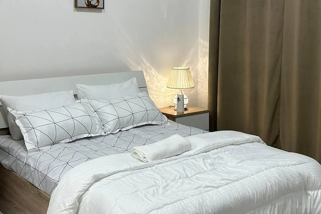شقة في الشارقة Apartment